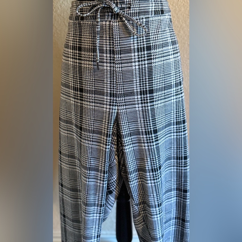 Ava & Viv Black and White Plaid Women's Trousers